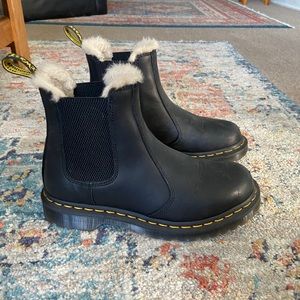 Dr Marten black Sherpa leonore chelsea boots